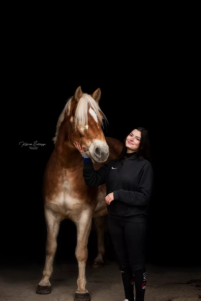 Karina Sollazzo mit ihrem Haflinger